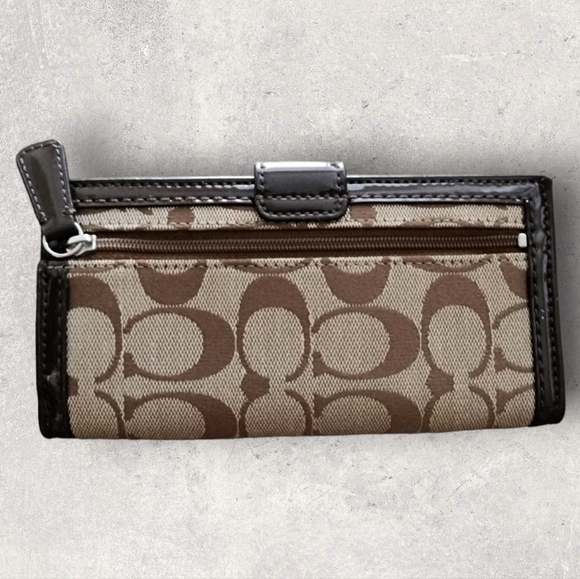 Classic Coach Jaquard Wallet - Picture 5 of 5